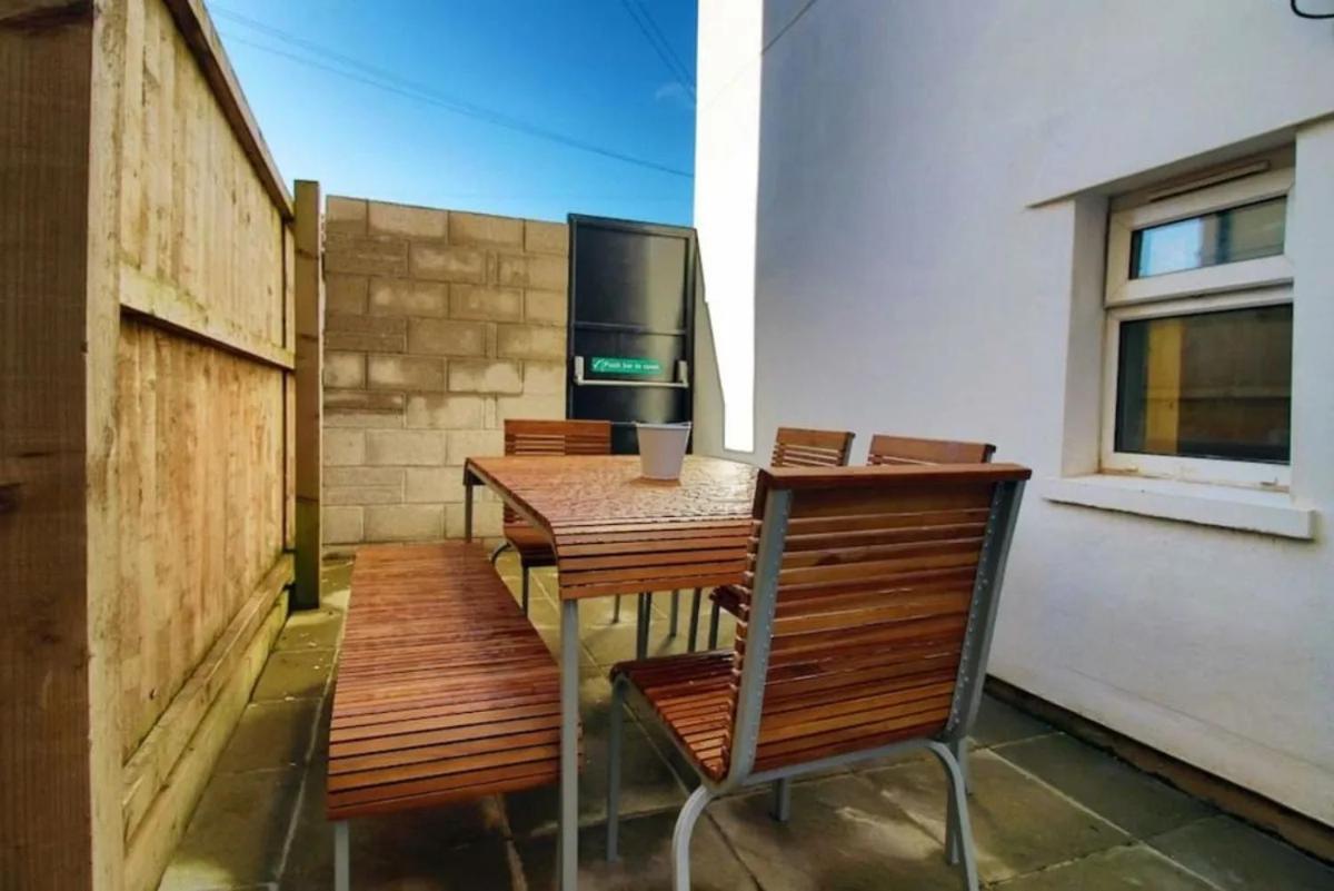 Duplex With Hot Tub Opposite Stadium Cardiff