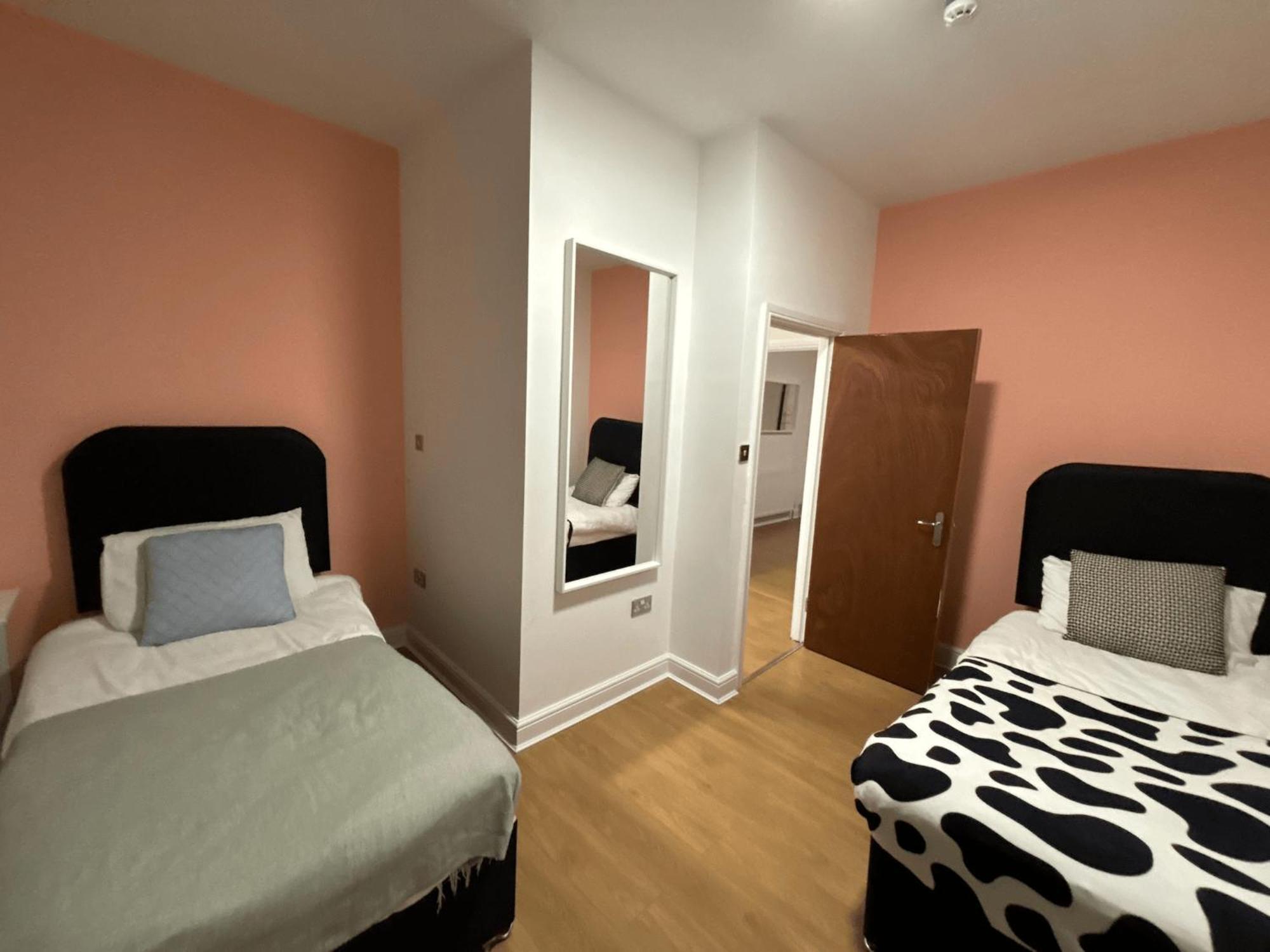 Duplex With Hot Tub Opposite Stadium Apartment *