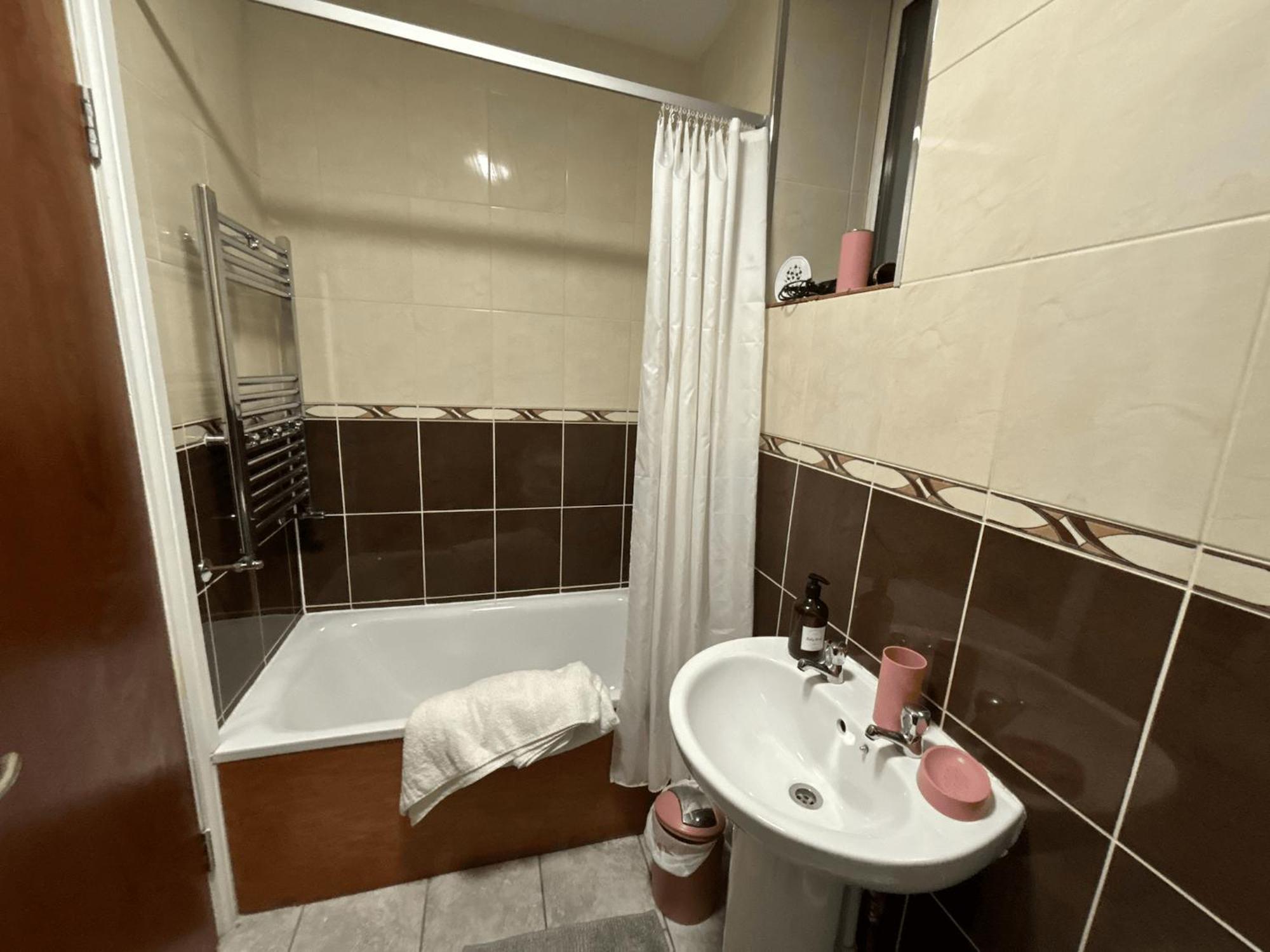 Duplex With Hot Tub Opposite Stadium
