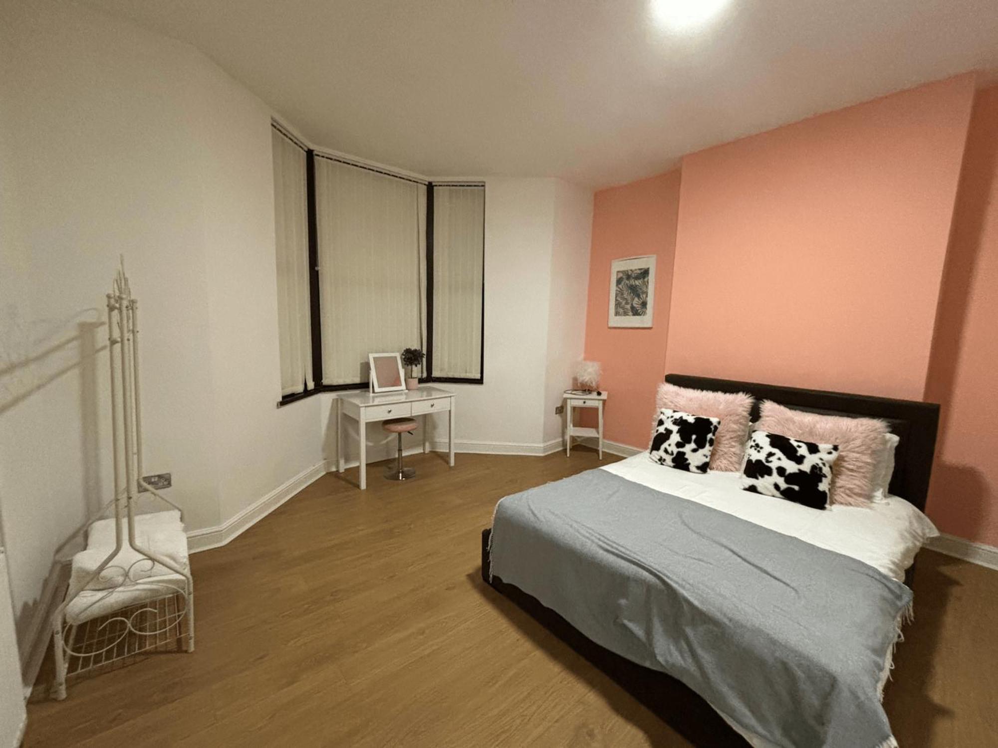 Duplex With Hot Tub Opposite Stadium Apartment *