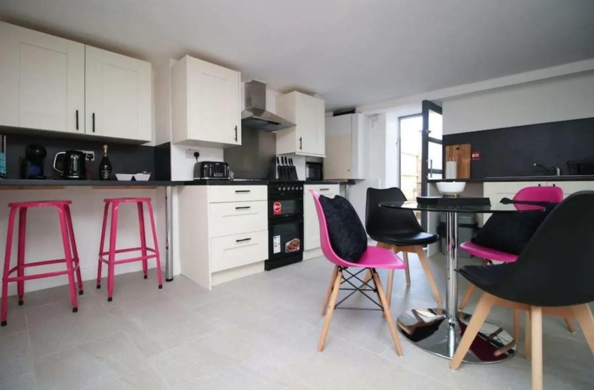 Duplex With Hot Tub Opposite Stadium Apartment