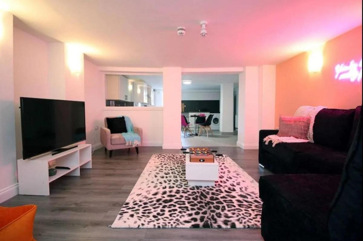 Duplex With Hot Tub Opposite Stadium * Cardiff