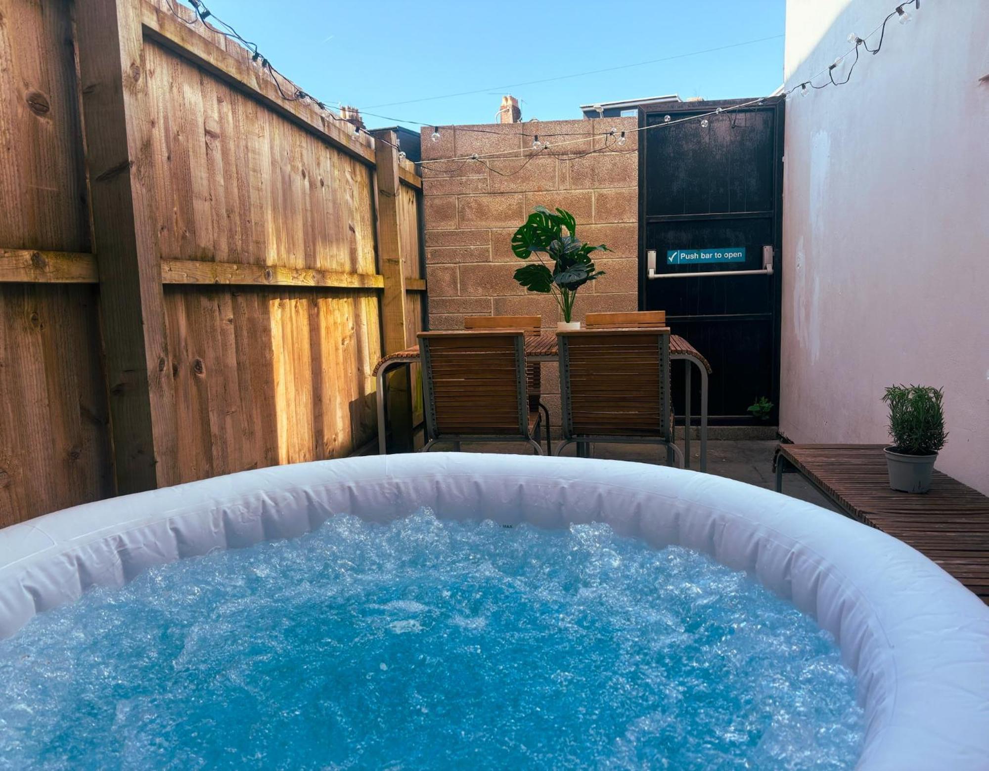 Duplex With Hot Tub Opposite Stadium
