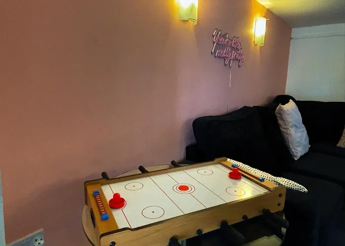 Duplex Stay With Hot Tub Opposite Stadium