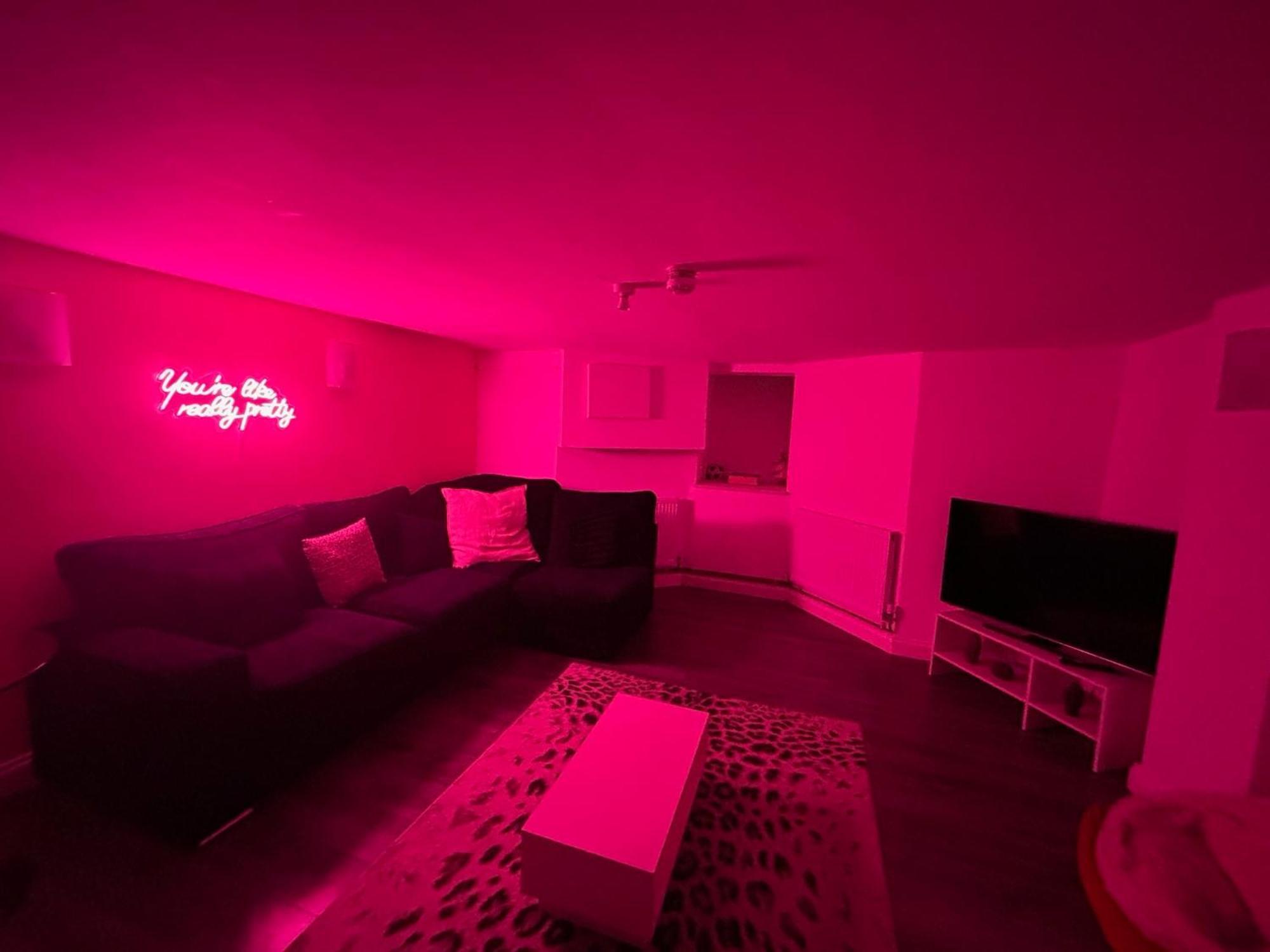 Duplex With Hot Tub Opposite Stadium